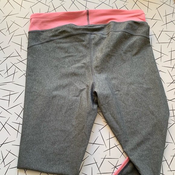 UNDERARMOUR CROP - Picture 4 of 6